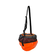 Futtersack für Pferde zum Fressen unterwegs. orange