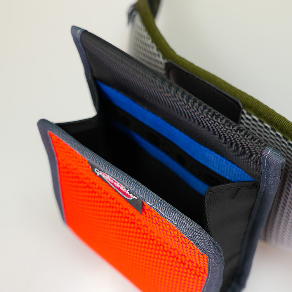 La ceinture de jogging Tourer pour le jogging, la randonnée & le canicross avec ton chien. Avec gourde Fidlock® & poche à friandises.
Détail du sac